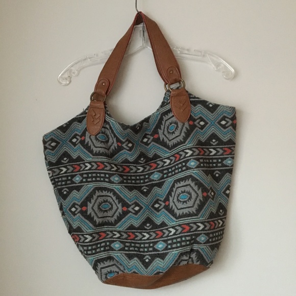American Eagle Hobo Bag - Picture 2 of 6